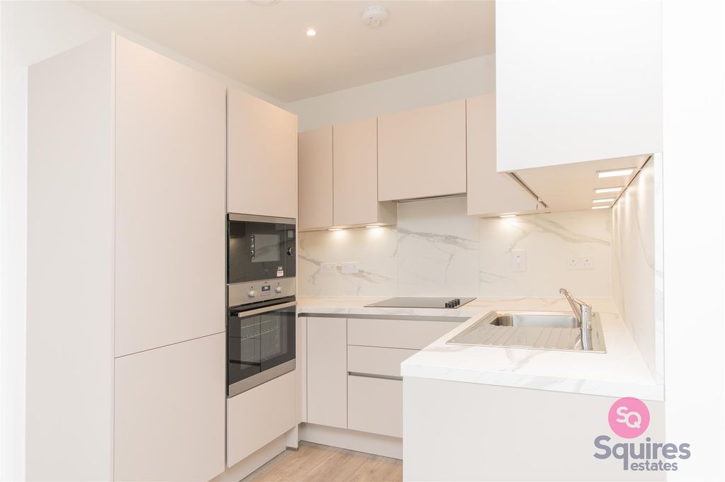 Property photo 1 of 29 Busby House Flat 17-10.Jpg