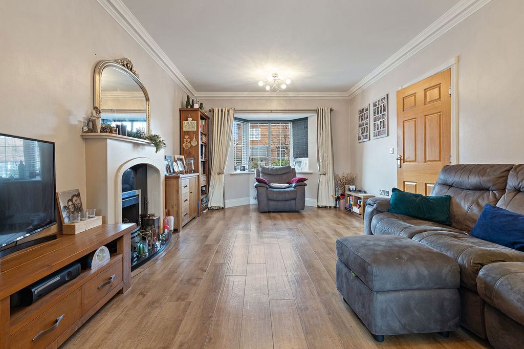 Property photo 3 of 27