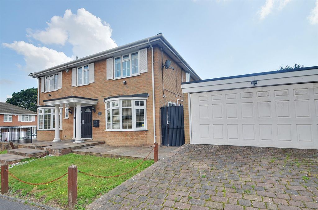 Property photo 1 of 16 External