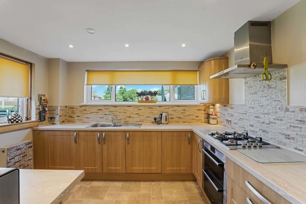 Property photo 3 of 21 Kitchen