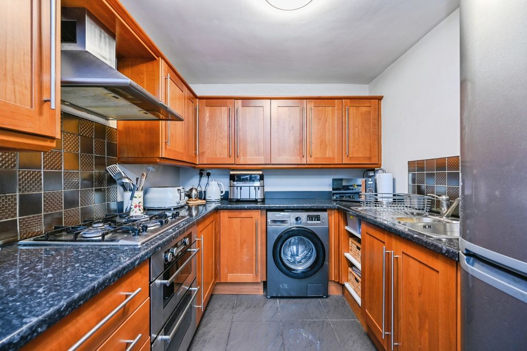 Property photo 2 of 8 Kitchen