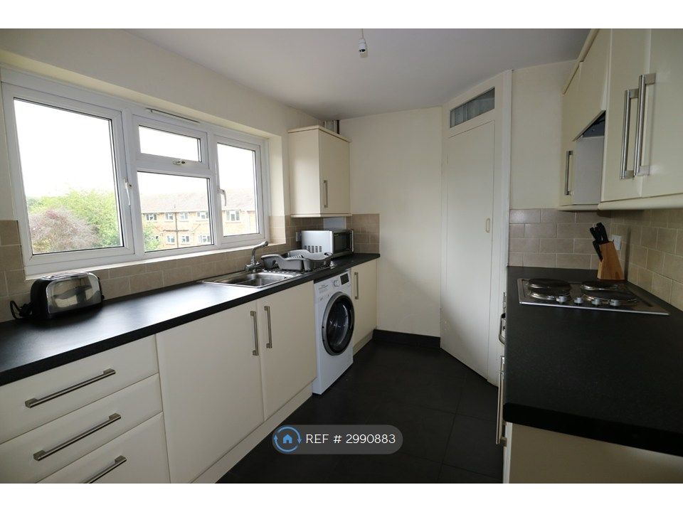 Property photo 2 of 6 Kitchen