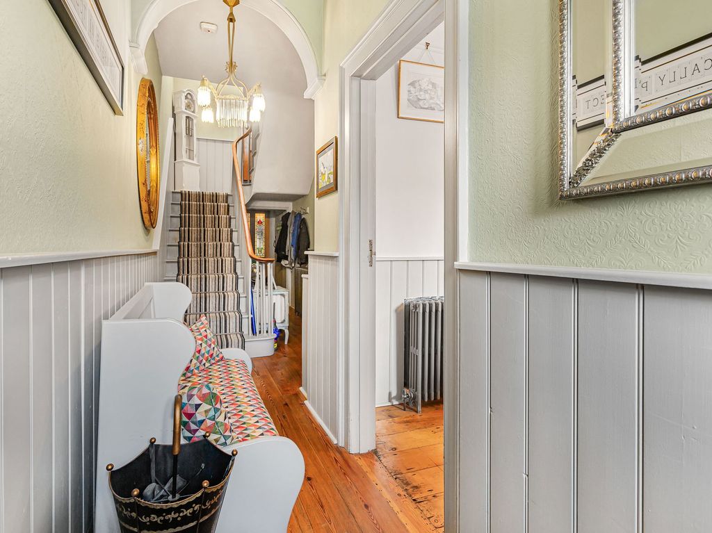 Property photo 2 of 39