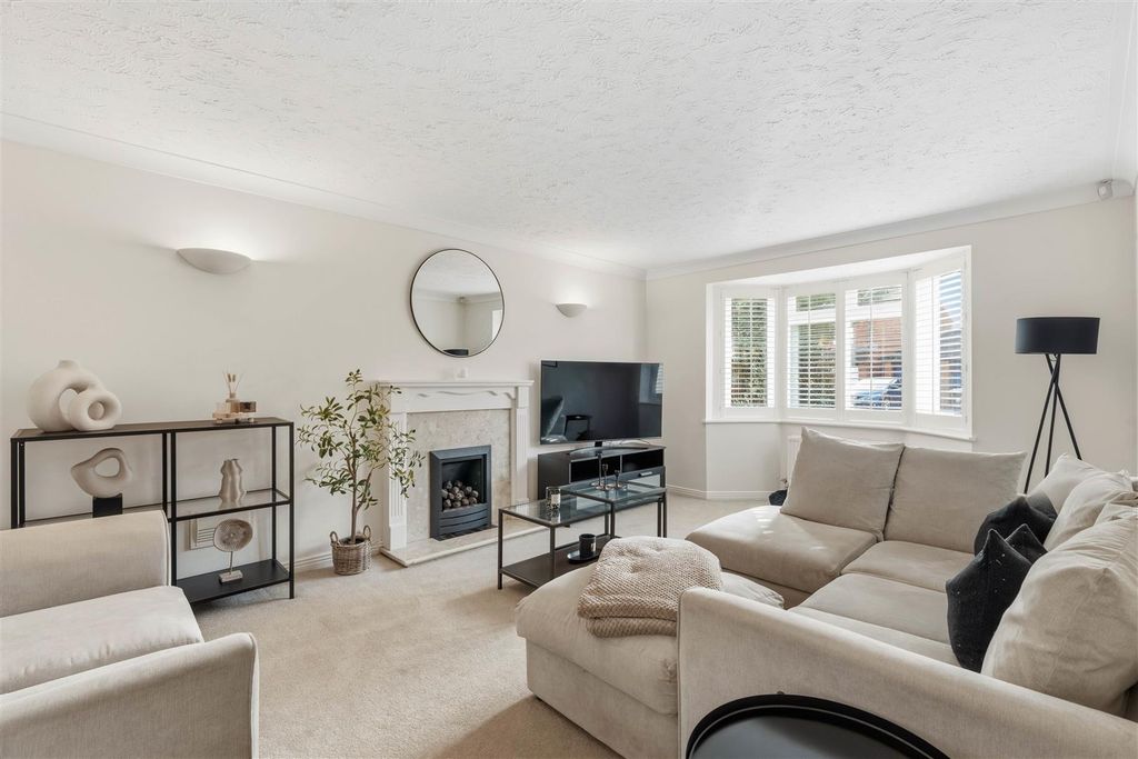 Property photo 2 of 30 22 Whitehead Drive (12 Of 35).Jpg