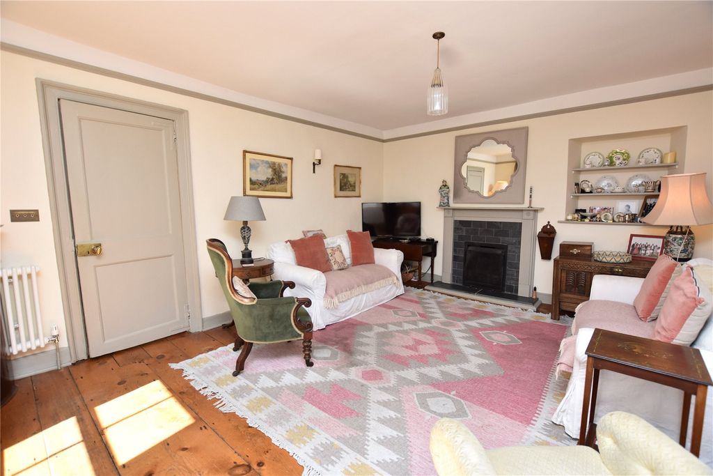 Property photo 3 of 9 Sitting Room