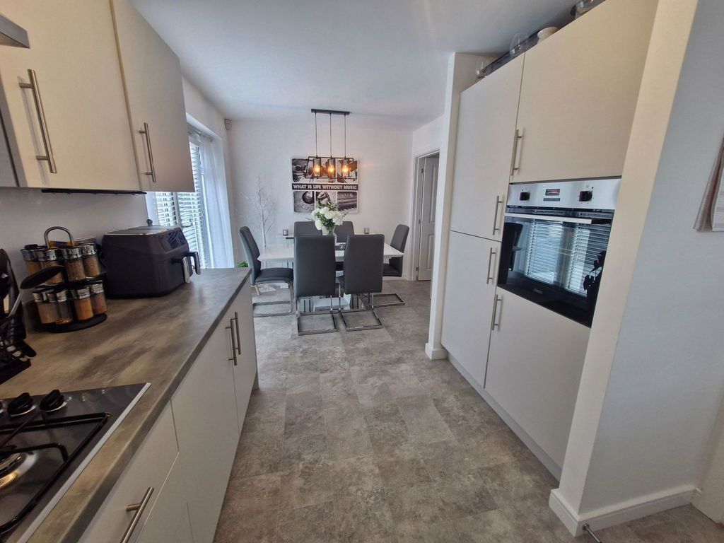 Property photo 3 of 33