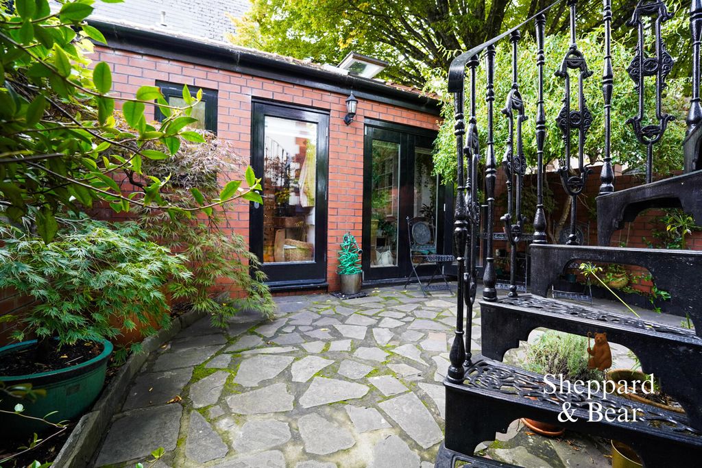 Property photo 3 of 103 Courtyard
