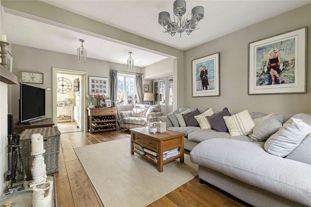 Property photo 3 of 16 Sitting Room