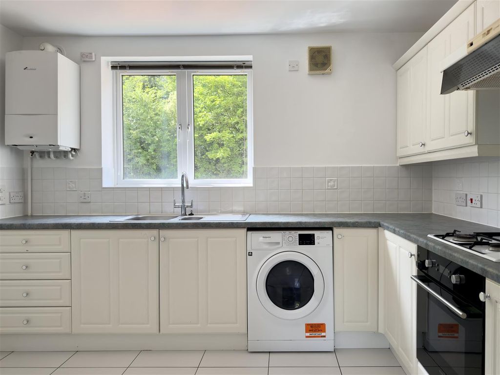 Property photo 3 of 16 Kitchen