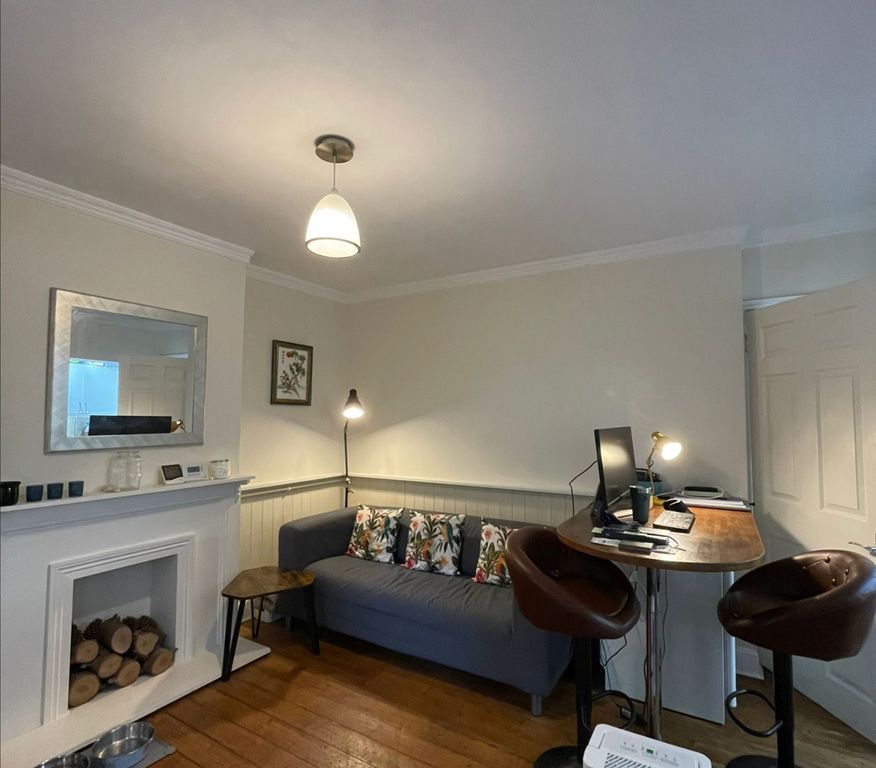 Property photo 1 of 7 Living Room