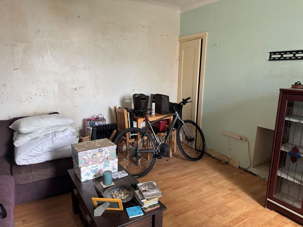 Property photo 3 of 6