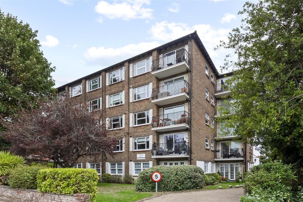 Property photo 1 of 19 11 Camargue Court-020.Jpg