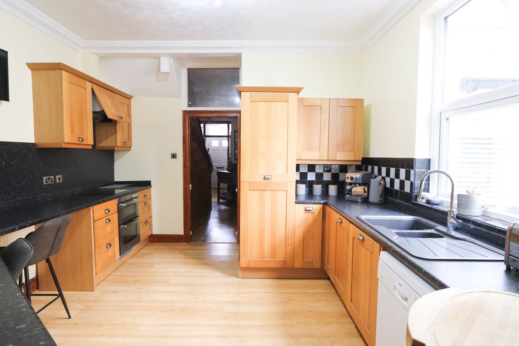 Property photo 2 of 29