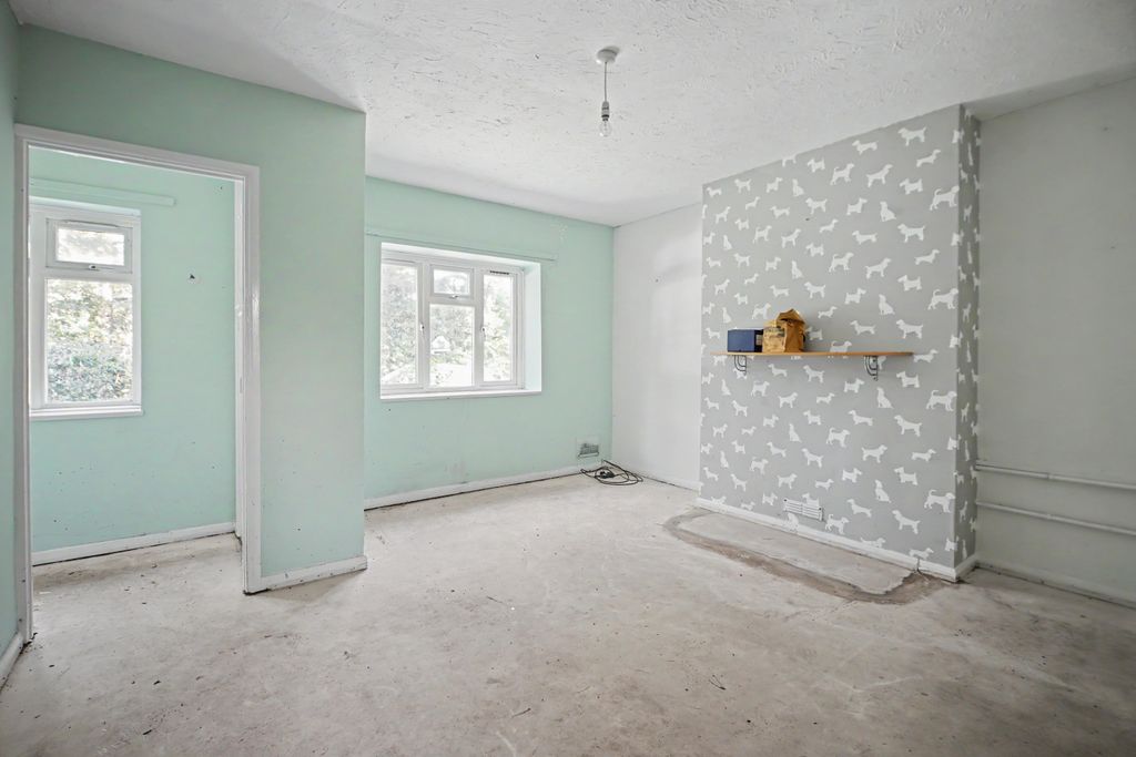 Property photo 2 of 11 2 Gibbins Lane, Warfield, Bracknell, Berks, Rg42 6Ap