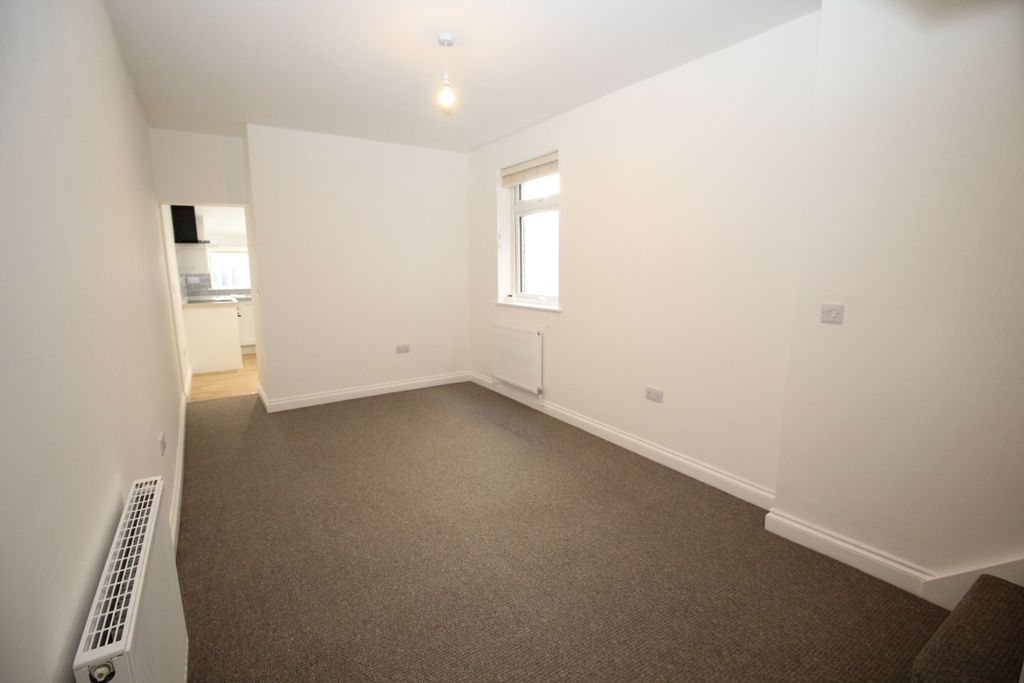 Property photo 3 of 7 Photo 04