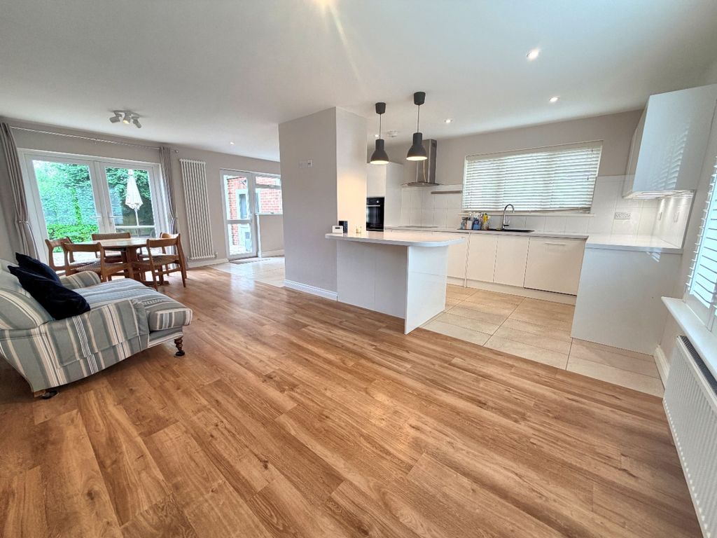 Property photo 3 of 17 5193773