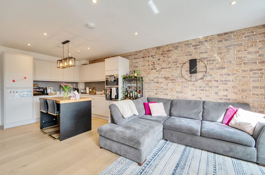Property photo 1 of 16 1437197-5-69d90B4...