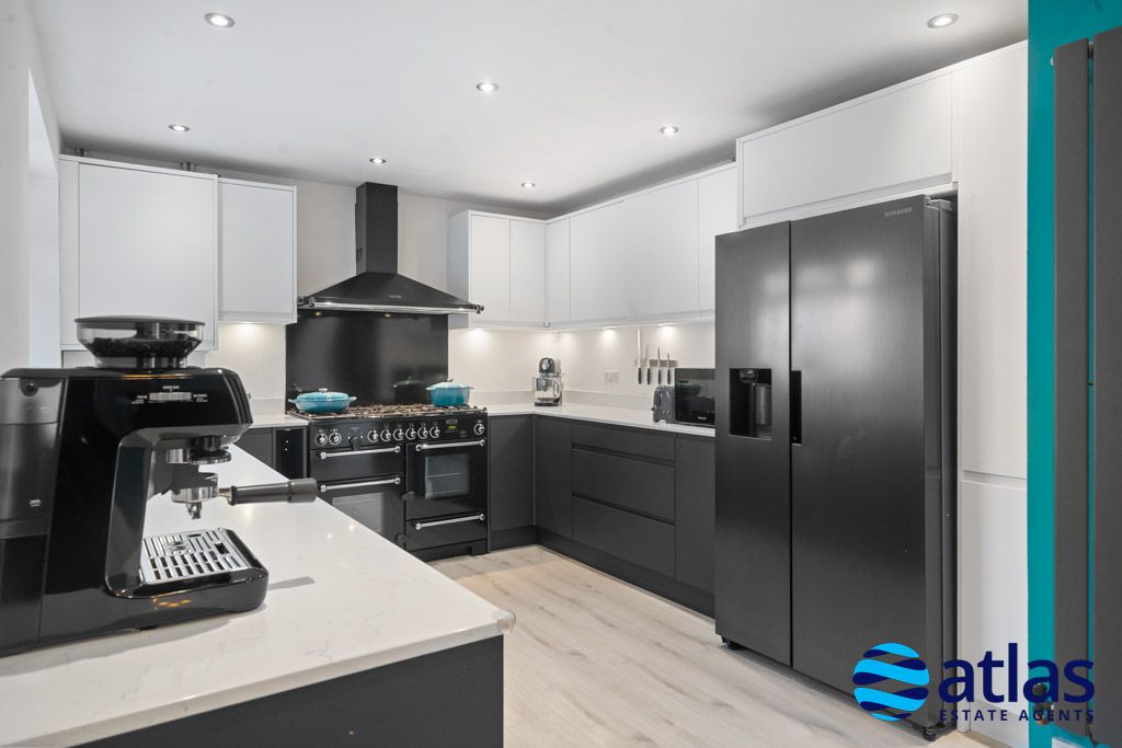 Property photo 3 of 24 Kitchen