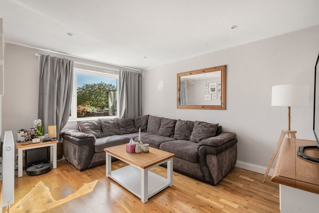 Property photo 2 of 14 4_93597