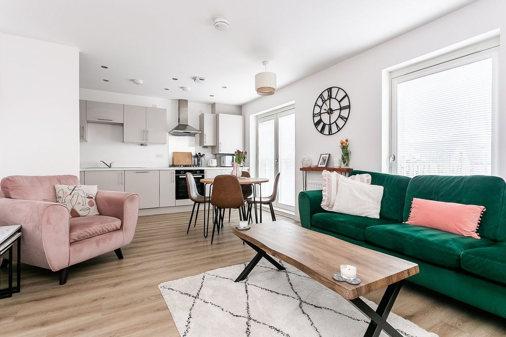 Property photo 2 of 21