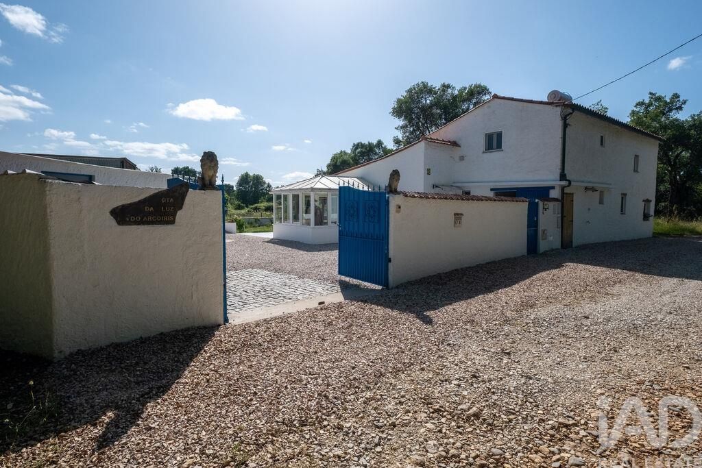 Property photo 1 of 40