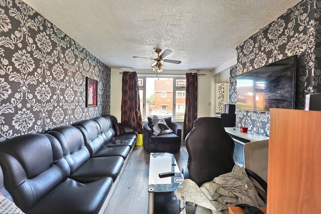 Property photo 3 of 12