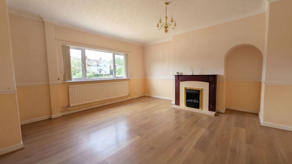 Property photo 2 of 26
