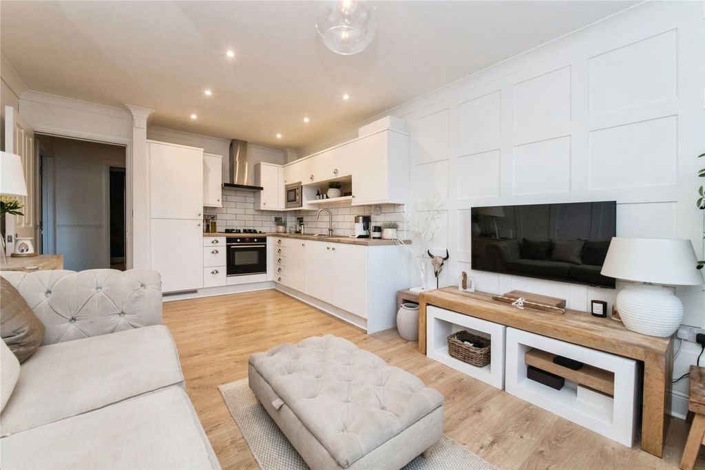 Property photo 3 of 11 Picture No. 17