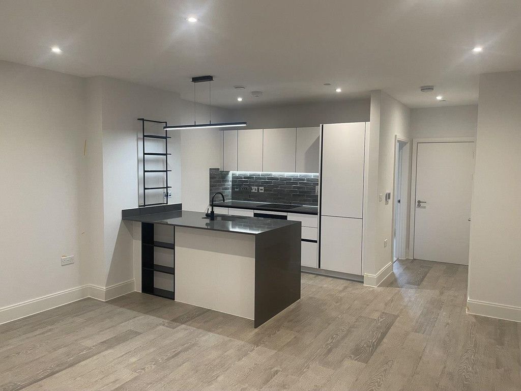 Property photo 2 of 14 Photo_5839479205870552571_Y.Jpg