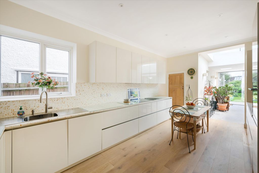 Property photo 2 of 26 Image