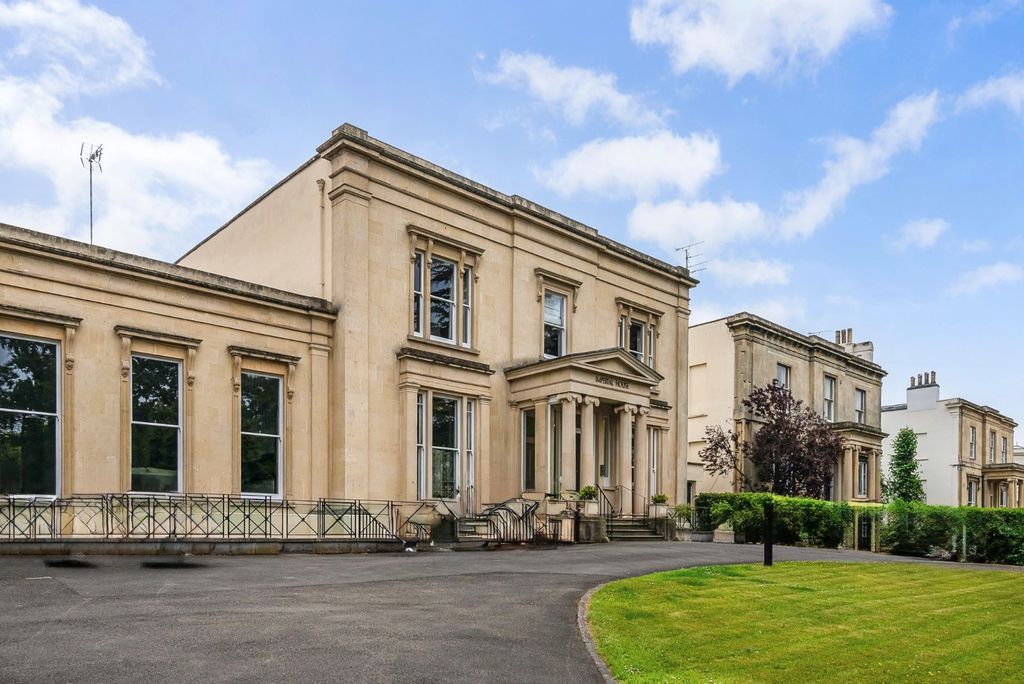 Property photo 1 of 13 Imperial House
