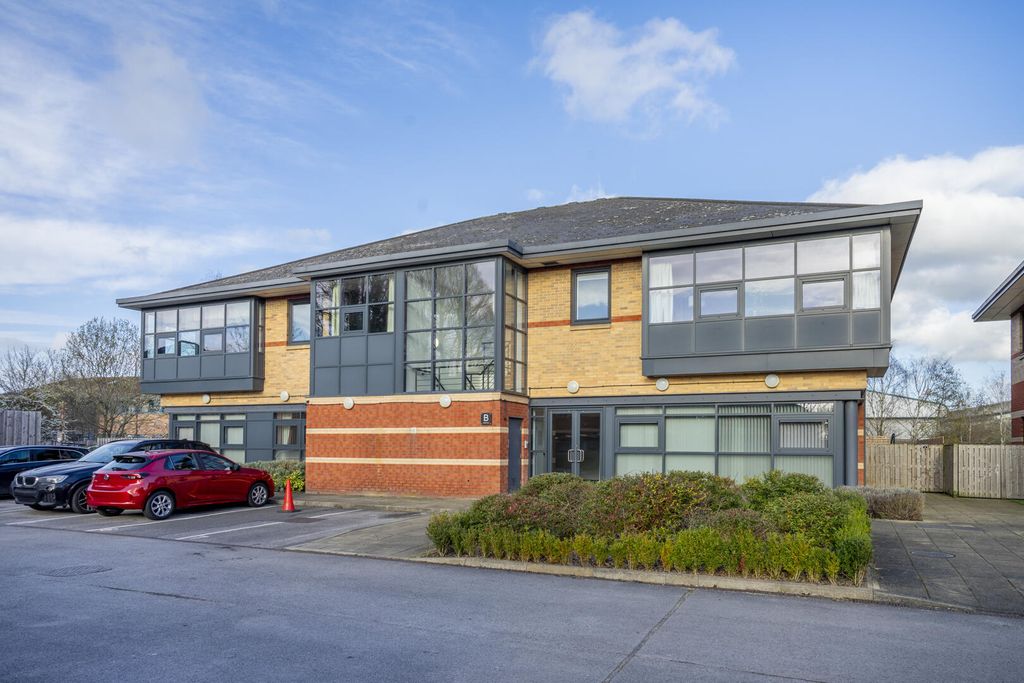 Property photo 1 of 9 Front (Exterior)