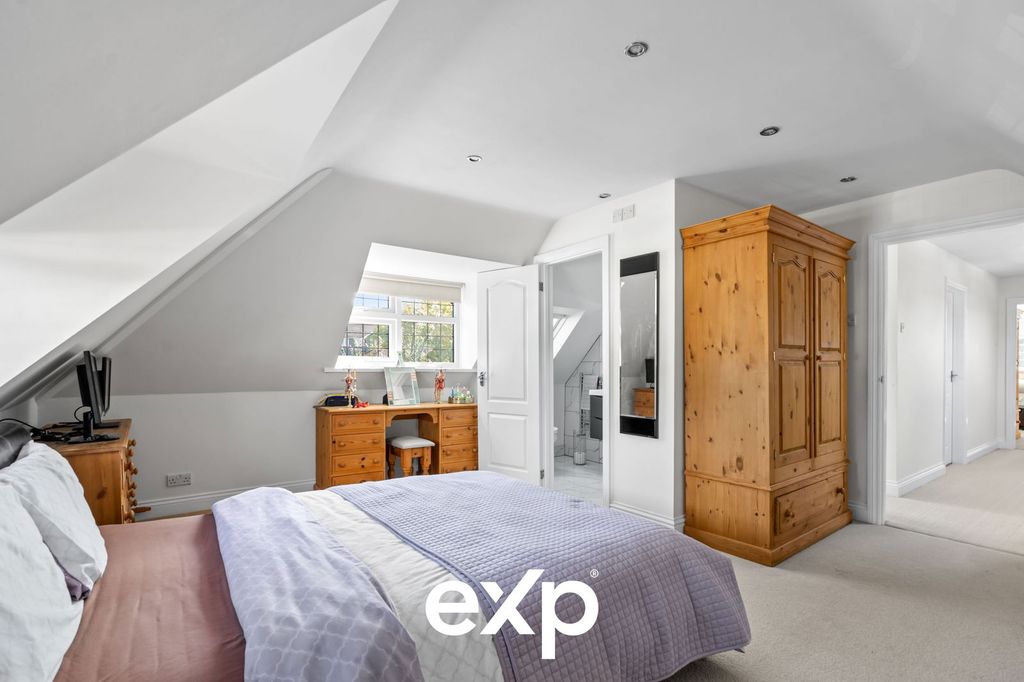 Property photo 2 of 34