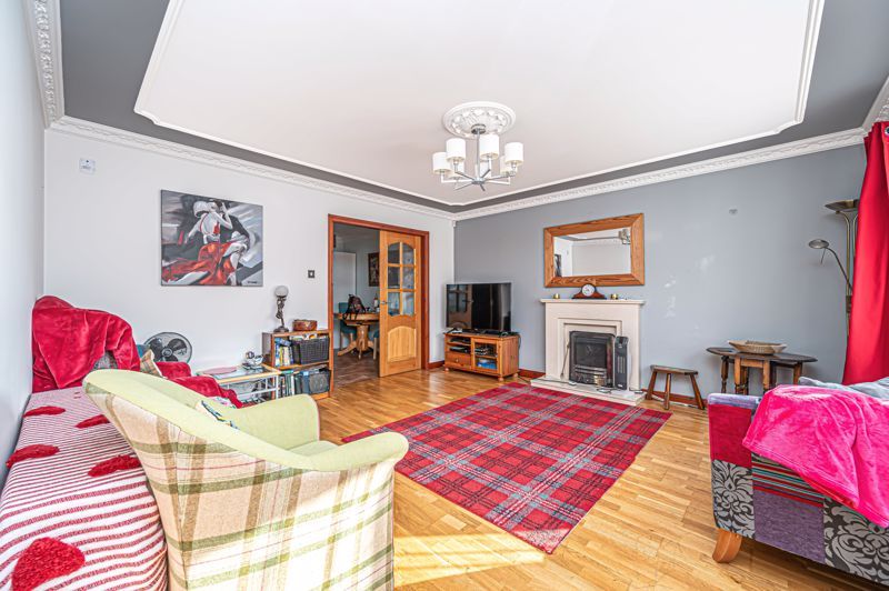 Property photo 3 of 27 Lounge