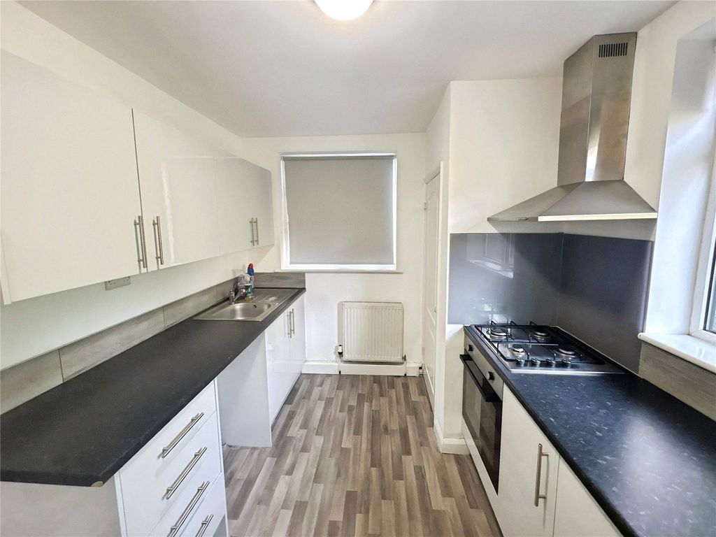 Property photo 2 of 10 Kitchen