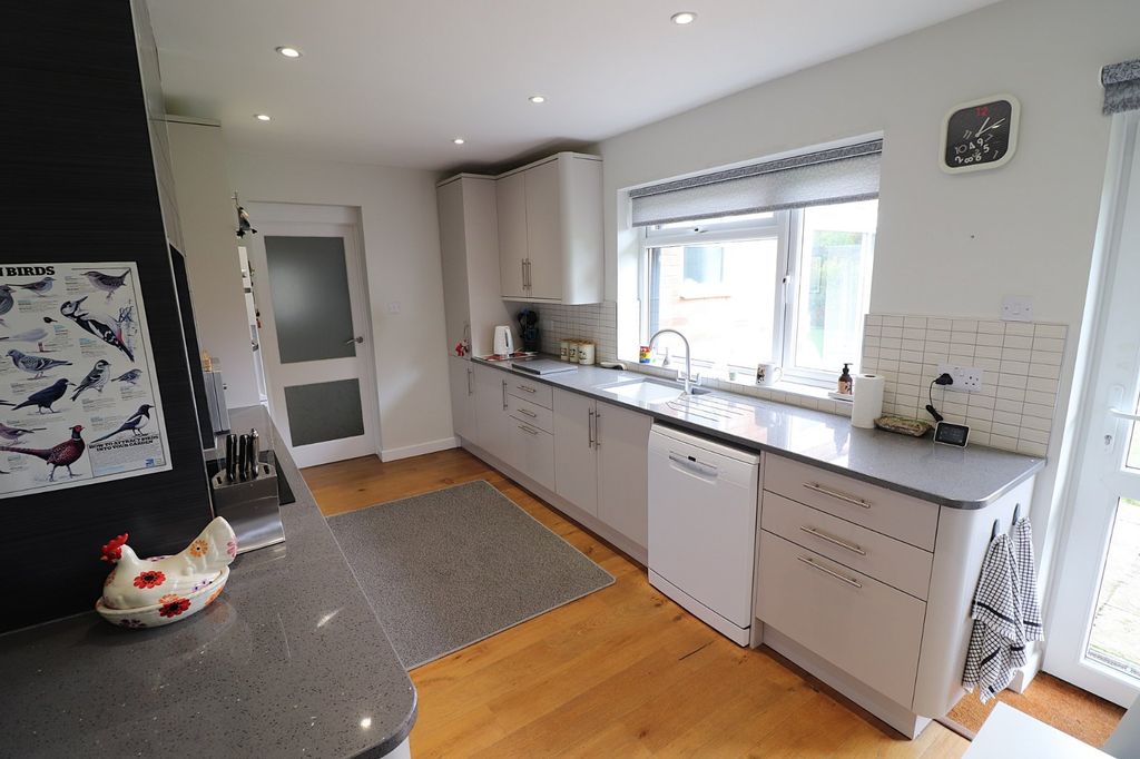 Property photo 3 of 17 Picture No. 11