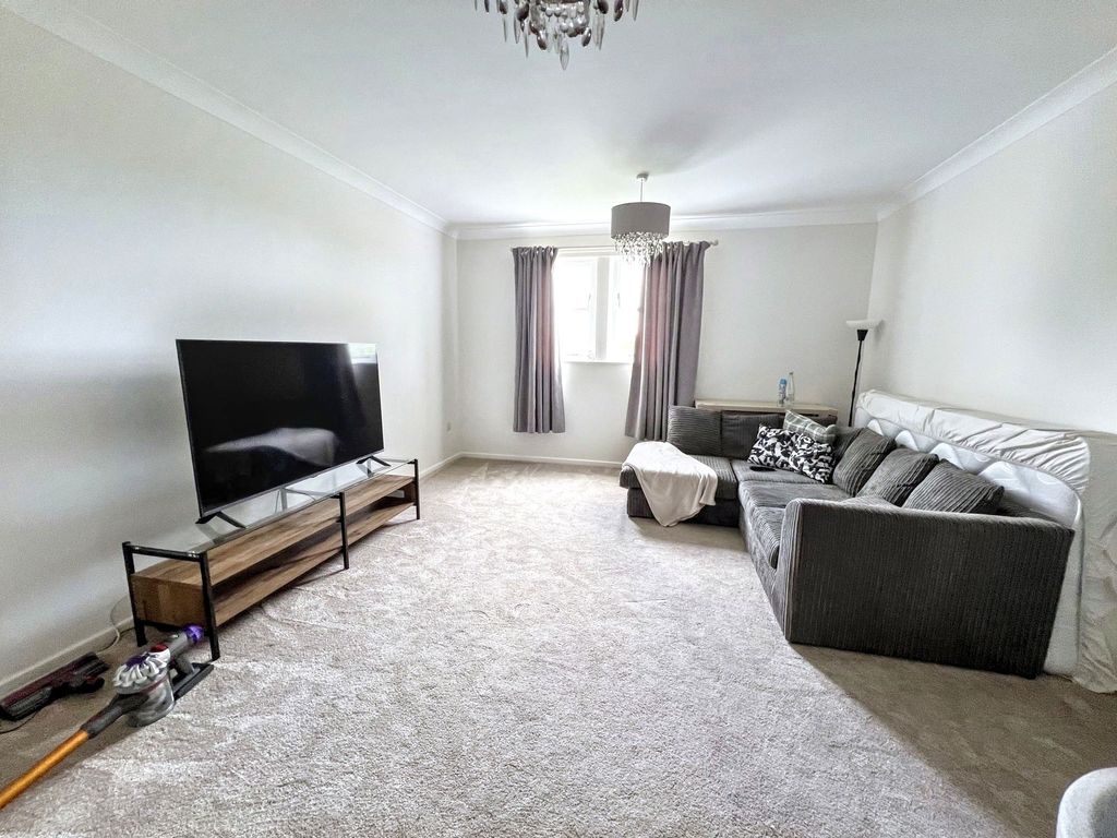 Property photo 2 of 8
