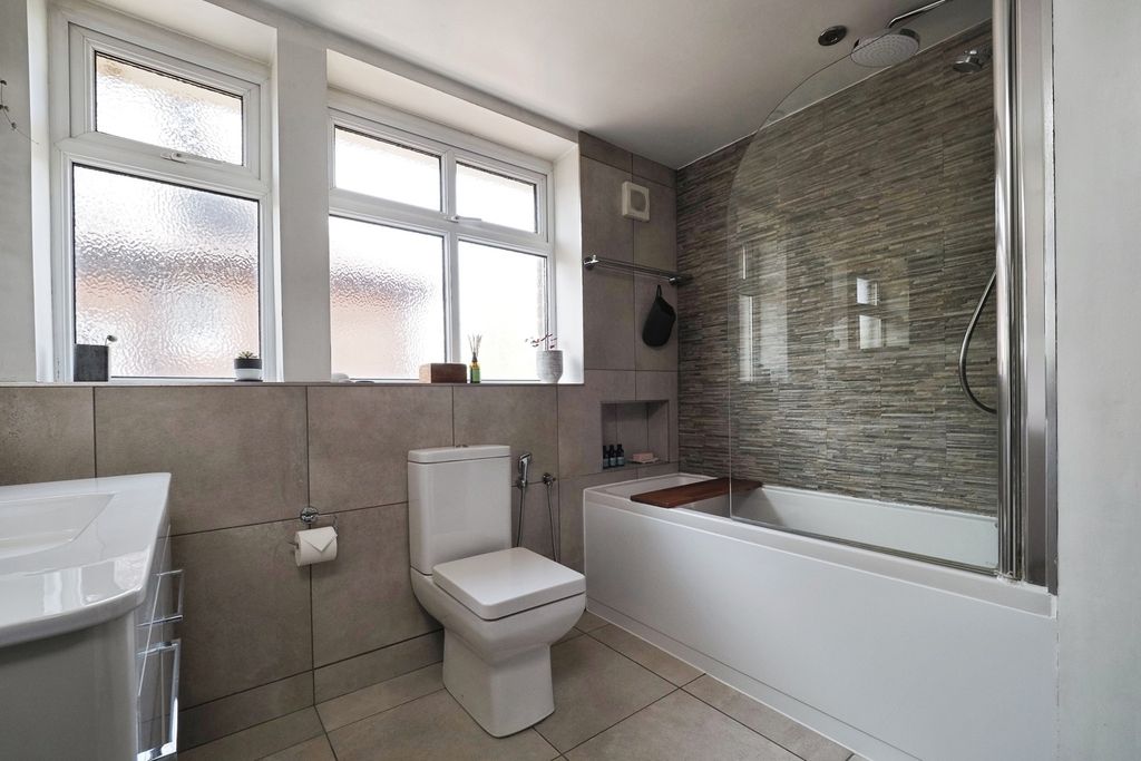 Property photo 3 of 18 Family Bathroom