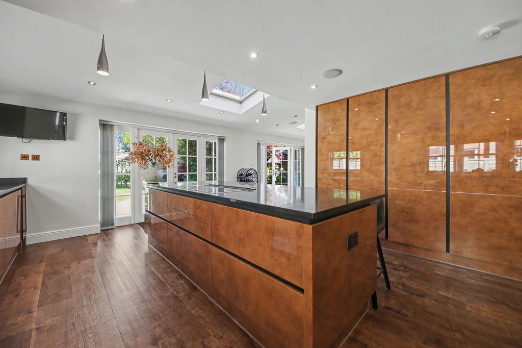 Additional image 10 of 4 bed detached house for salePortsmouth Road, Southampton SO19