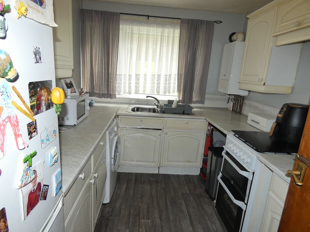 Property photo 3 of 5 Kitchen