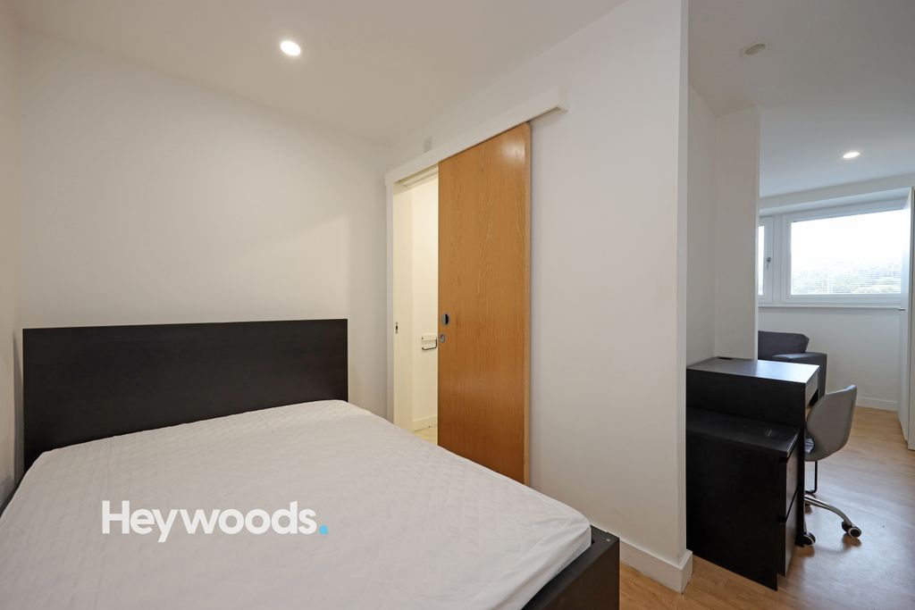 Property photo 3 of 16 0F1A9854