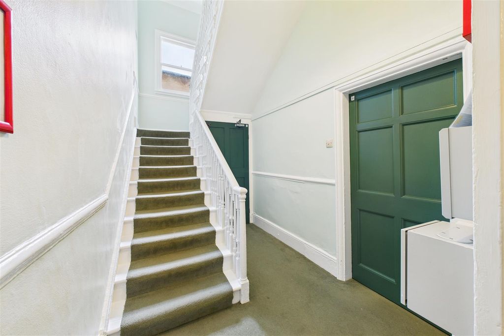 Property photo 3 of 16 Flat 3, 1 Alfred Street, Walcot, Bath BA1 2Qu | Le