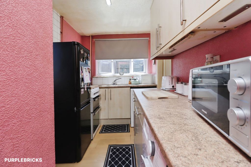 Property photo 2 of 21