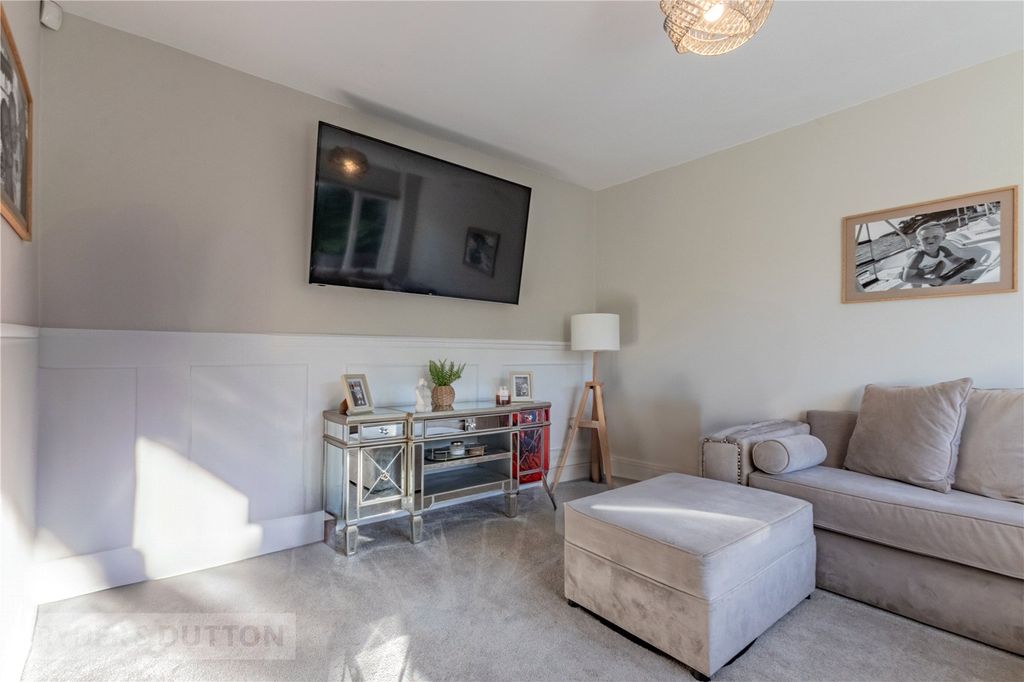 Property photo 3 of 22 Lounge