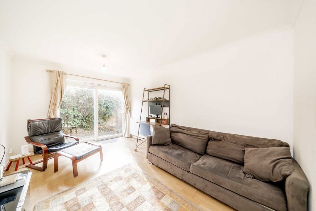 Property photo 3 of 6