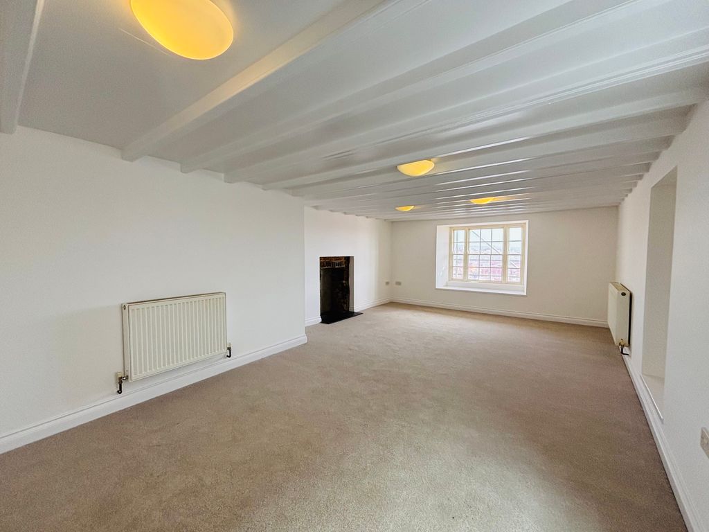 Property photo 3 of 7 J 2