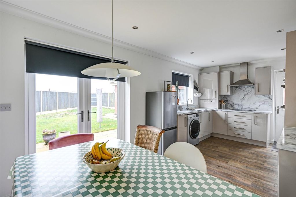 Property photo 2 of 19 Kitchen Diner 1.Jpg