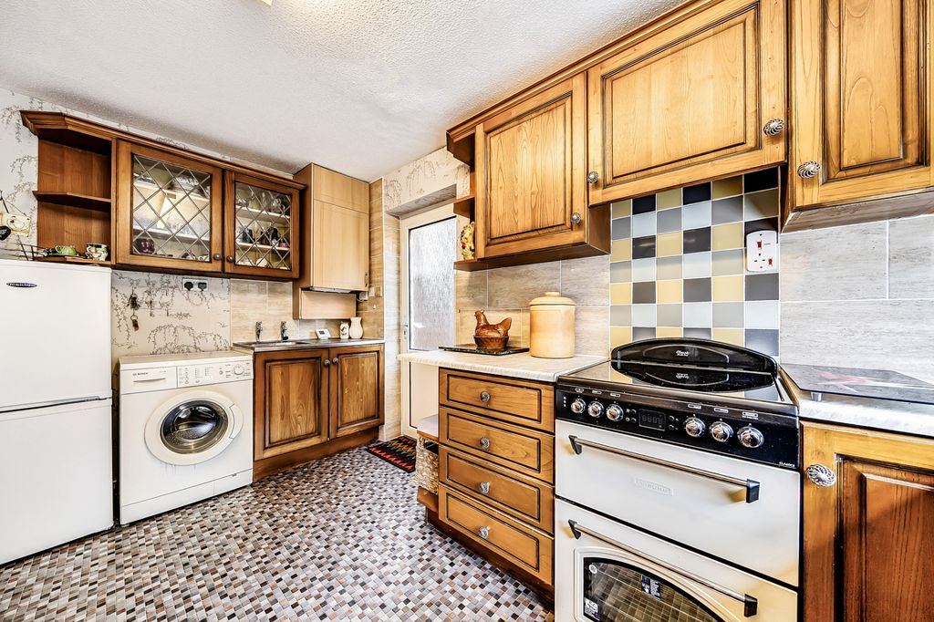 Property photo 3 of 18