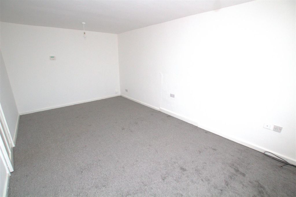 Property photo 2 of 8 Living Room .Jpg