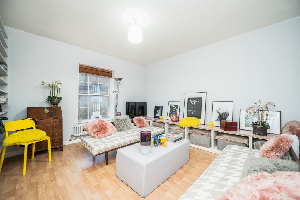 Property photo 2 of 8 Picture No. 20